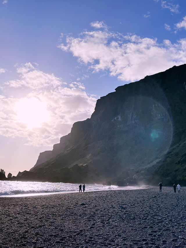 Waterfalls, Black Beaches & Northern Lights Dreams: Iceland Day 3! 🌊🌌✨