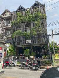 Zohng breakfast cafe & hostel