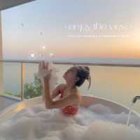 M2 Hotel Waterside เป็นโรงแรมสไตล์โมเดิร์น