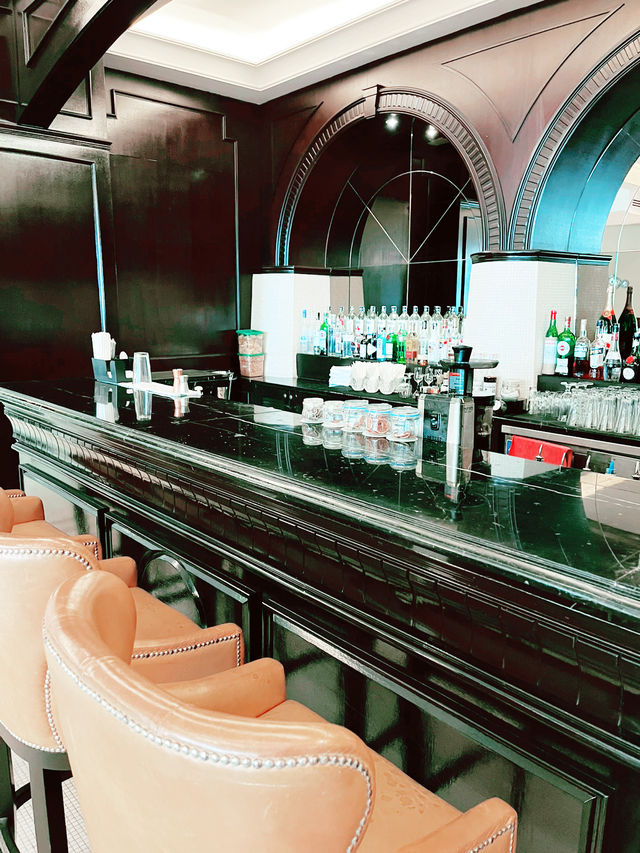 Colonial Café: Timeless Elegance in Every Note