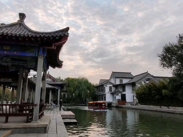 大明湖走一圈，超然樓拍點燈