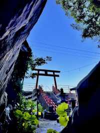 建造在岩石裡的祇園神社