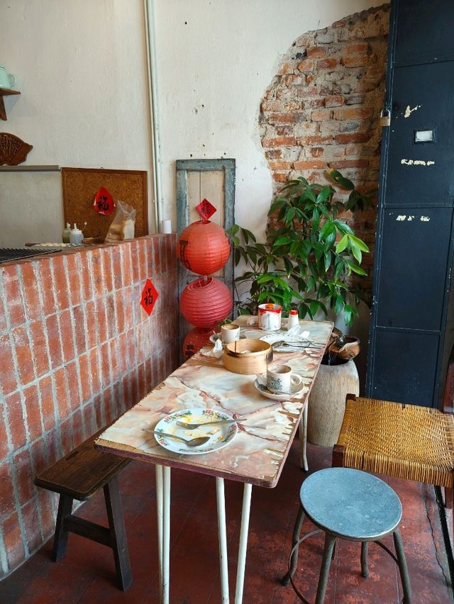A Nostalgic Bite at Loong Fong Café