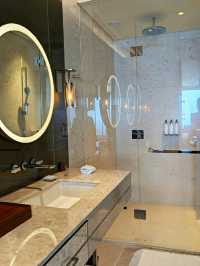 LUXURY HOTELL ALL THE WAY.