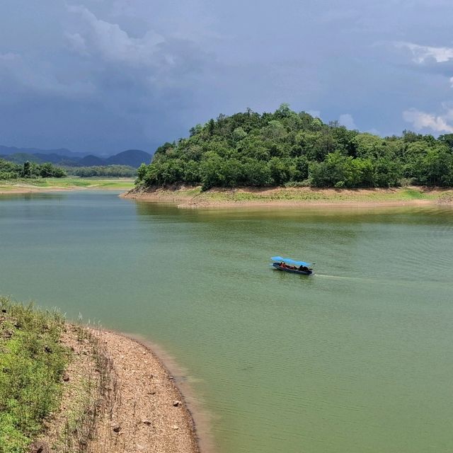 สะพานแขวนแก่งกระจาน 