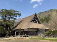 ⛰️ 白川郷・五箇山の合掌造り集落：雪国が育んだ日本の原風景 ❄️🏠
