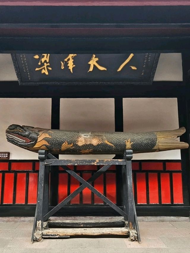 Spring Strolling Through Wenshu Monastery