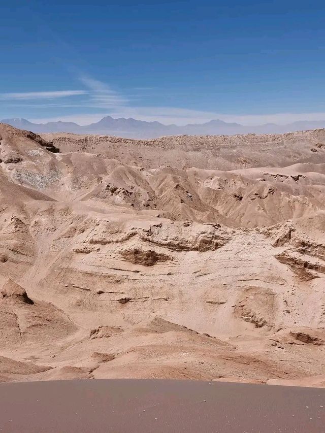 Valle de la Luna – Chile’s Otherworldly Desert Wonderland