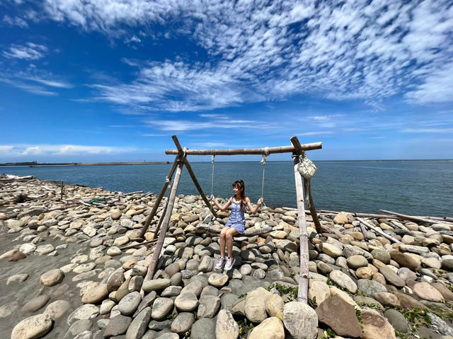 夏天 海邊 曬日光浴 浪漫盪鞦韆