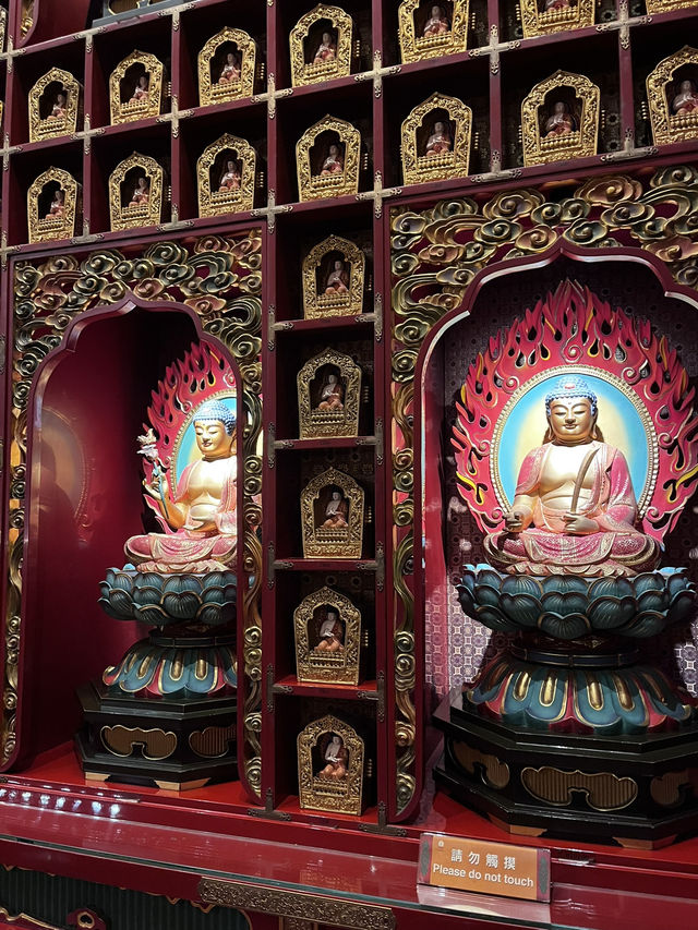 Discover the Majestic Buddha Tooth Relic Temple in Singapore 