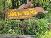 น้ำตกตาดโตน เป็นน้ำตกสวย มีน้ำตลอดปี หน้าฝนน้ำเยอะ