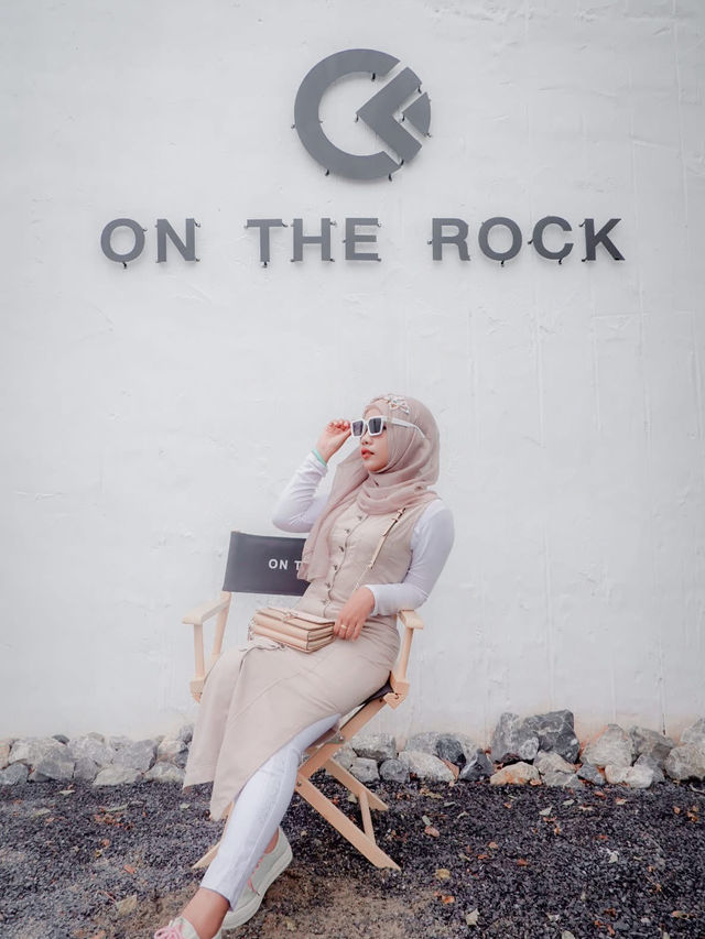  On The Rock Cafe สาขา สุราษฎร์ธานี 