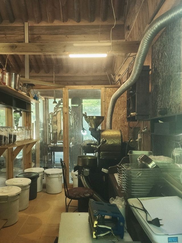 삼척산속 대궐같은 한옥에서  커피한잔 ☕️대궐카페
