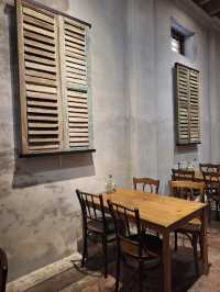 Ban Kheng Cafe, Vintage Charm by the Melaka River