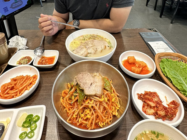 🍜一碗麵吃出濟州靈魂！《姊妹麵條》爆紅20年的人氣老店，連韓國明星都愛的傳奇美味！🔥🇰🇷 
