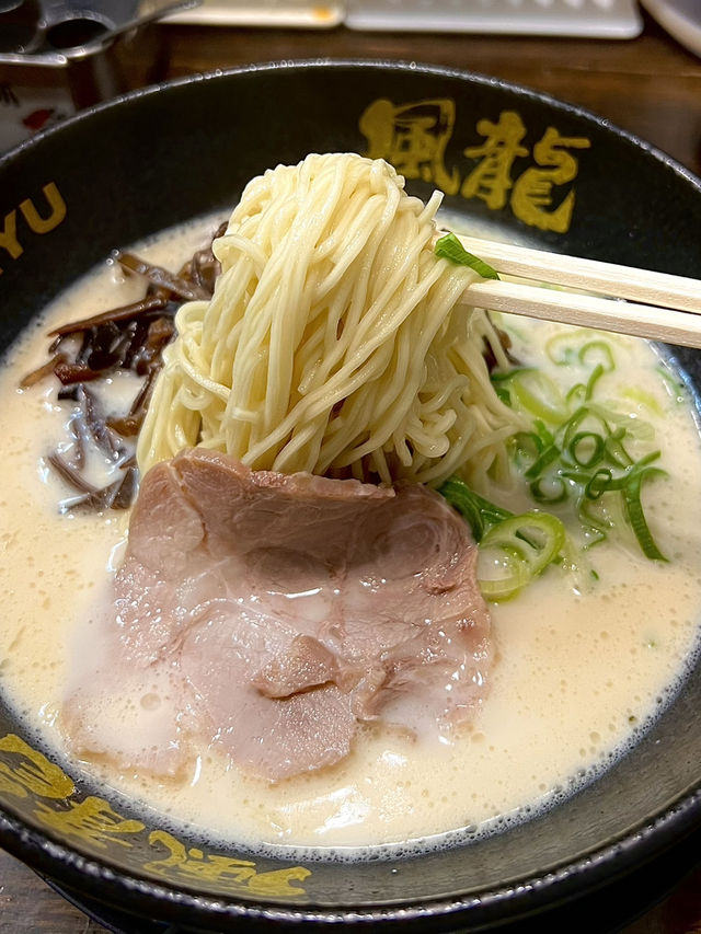 ราเมงซุปกระดูกหมู Hakata Furyu รอบเดียวไม่พอ