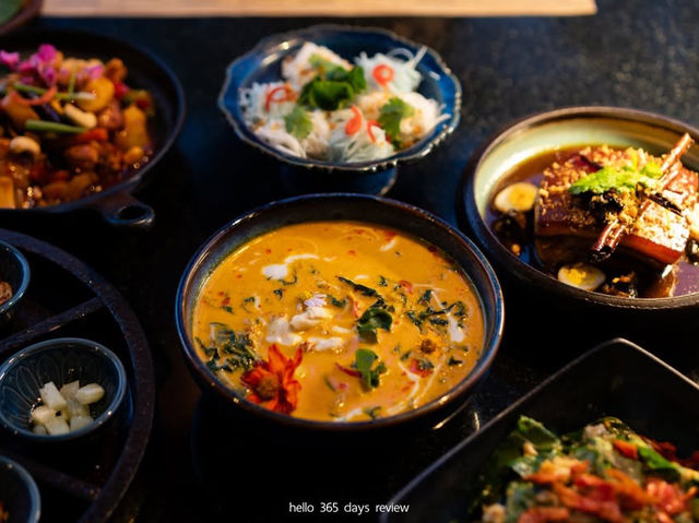 ค่ำคืนที่หรูหราใต้เงาปาล์ม กับมื้ออาหารไทยอร่อย