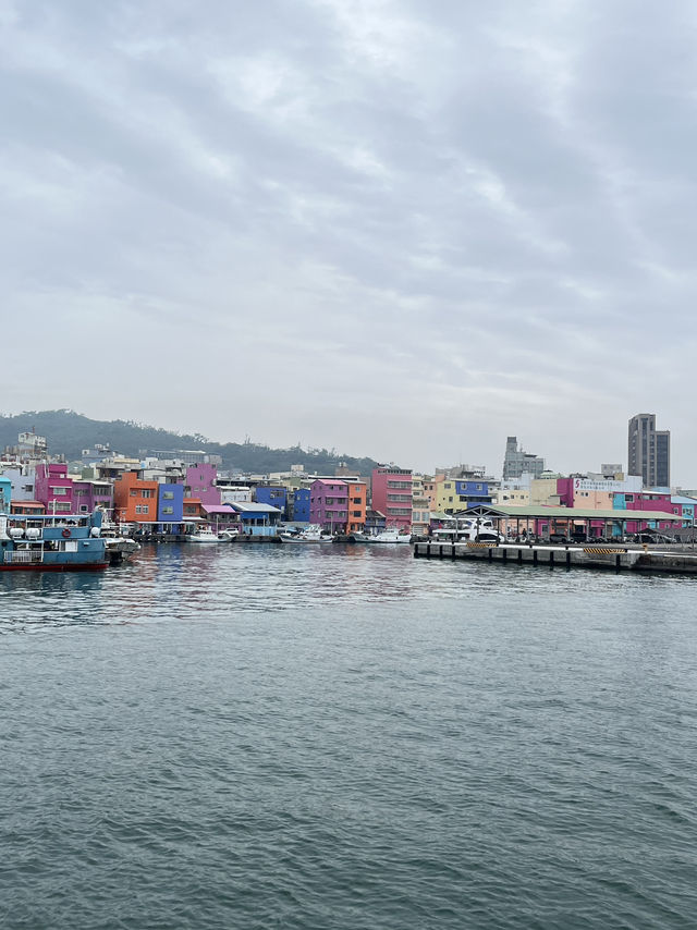 🚄 Daytrip Vibes: From Taipei to Kaohsiung, Then Across the Sea to Qijin 🌊🌴