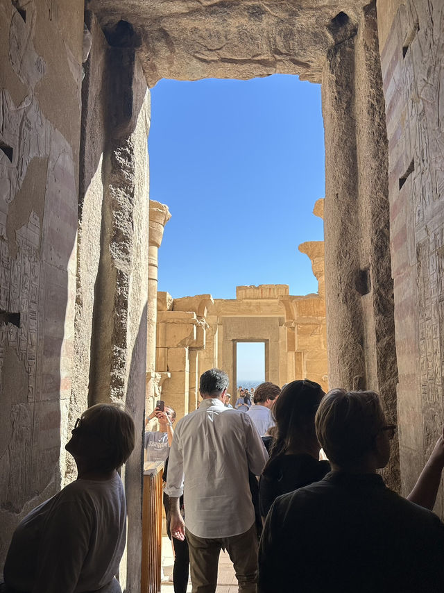 Terraces Of Defiance: A Queen’s Geometry Against the Gods