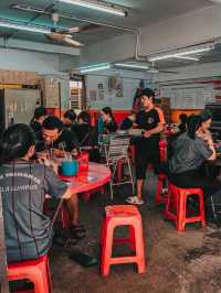 Cloudy Broth, Crispy Bliss – A Fish Head Noodle Icon in Cheras