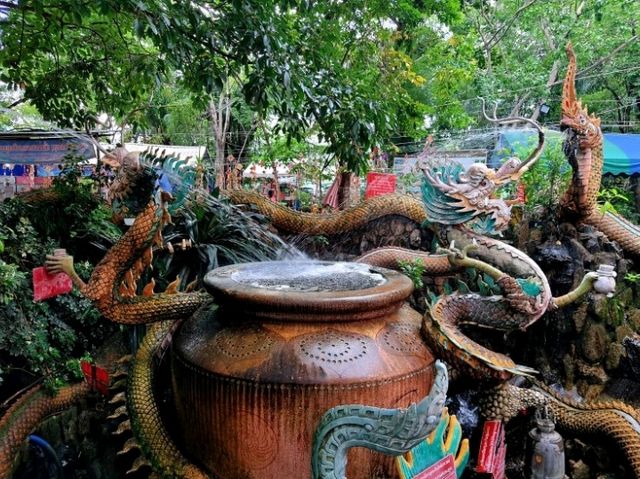 วัดสามพราน  ทำบุญกับมังกรแห่งธรรม