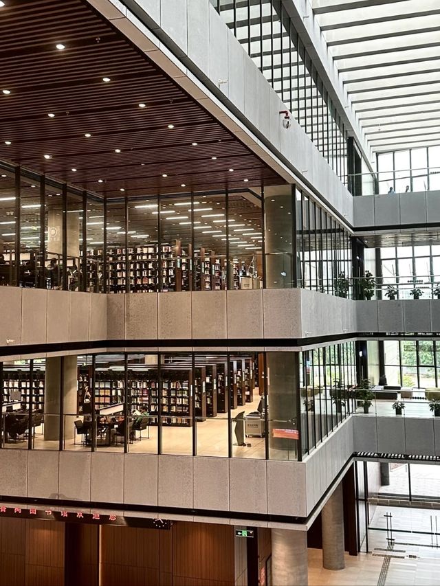 Guangzhou Library: The City's Living Bookshelf