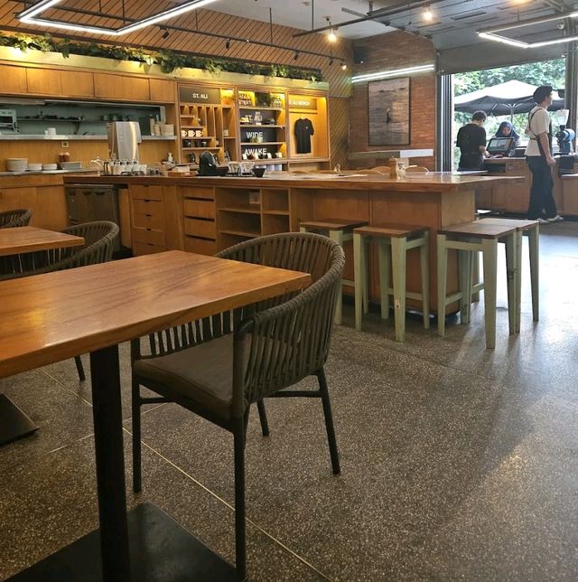 nice spacious cafe