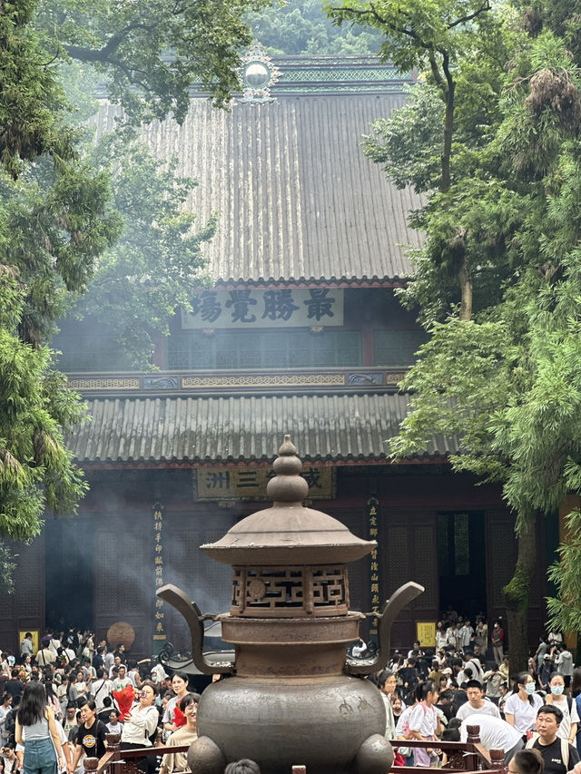 Hangzhou’s Soul’s Retreat: Where Buddhas Dance In Limestone Cliffs
