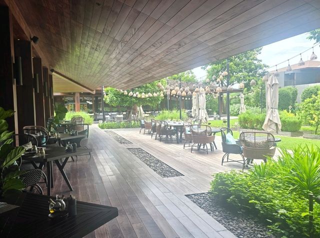 ANdAZ พัทยา โรงแรมในสวน ริมทะเล