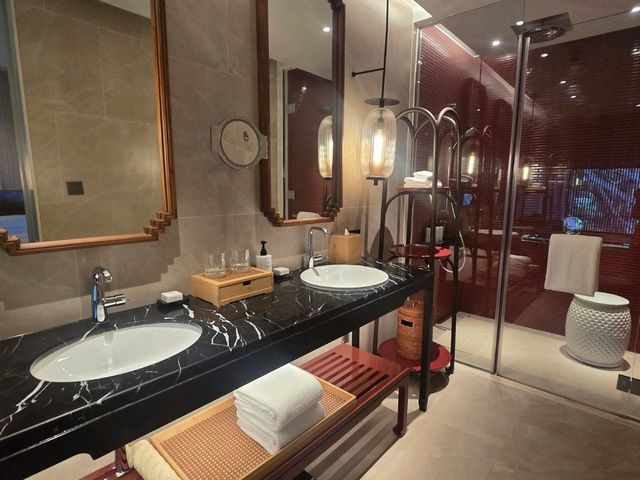 ANdAZ พัทยา โรงแรมในสวน ริมทะเล