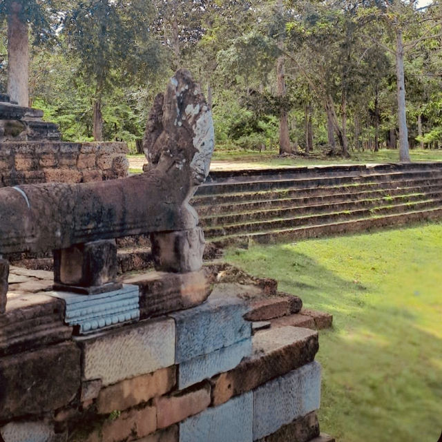 🌿✨ *Srah Srang Tbong Village: Cambodia’s Hidden Silk-Weaving Sanctuary* 🧵🐛