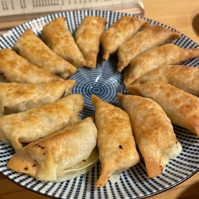 【東京/新橋🇯🇵】牛タンとクリスピー餃子 ひまわり