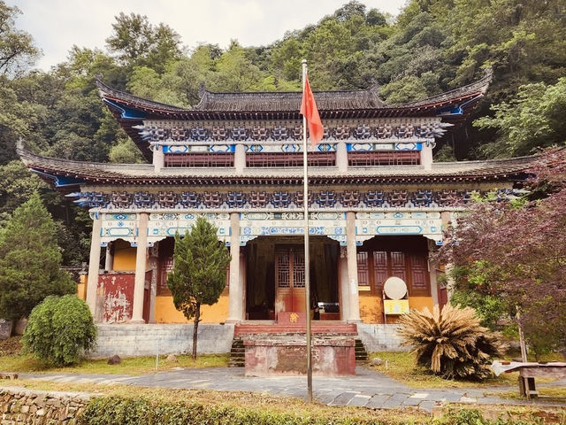 🏡✨ *Likeng Village (李坑): Wuyuan’s Canal-Lined Dreamscape* 🌊🏮