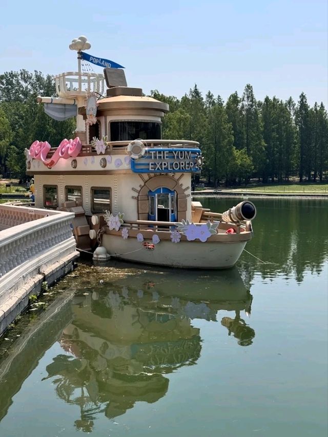 “Pop Land Beijing: Pop Mart Icons in a Lively Park of Collectible Dreams”