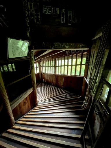 福島】 世界でも珍しい二重構造の螺旋階段 | Trip.com 会津若松