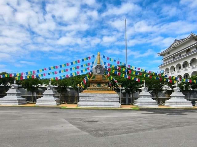 A Peaceful Escape to San Yi Fo Ding Shan Chao Sheng Temple