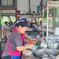 ก๋วยจั๊บบรรยากาศดีในอำเภอบ้านโพธิ์