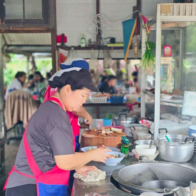 ก๋วยจั๊บบรรยากาศดีในอำเภอบ้านโพธิ์