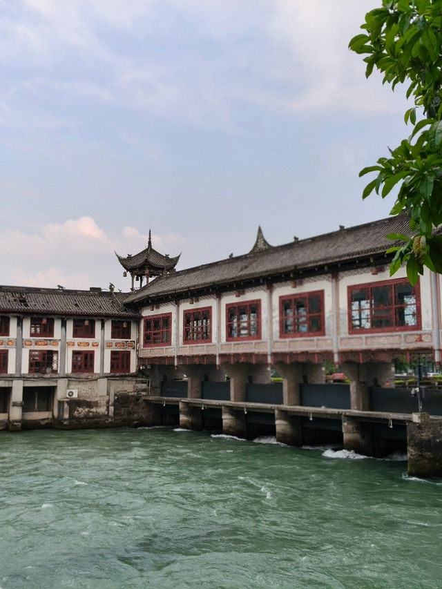 “Dujiangyan มรดกโลกโบราณ สวยอลังกลางธรรมชาติ”