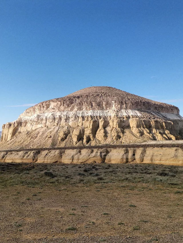 Kazakhstan Trip: Walking in the Karynzharyk Hollow Desert