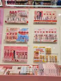 Wow Colour ร้านเครื่องสำอางค์ พส.จีน