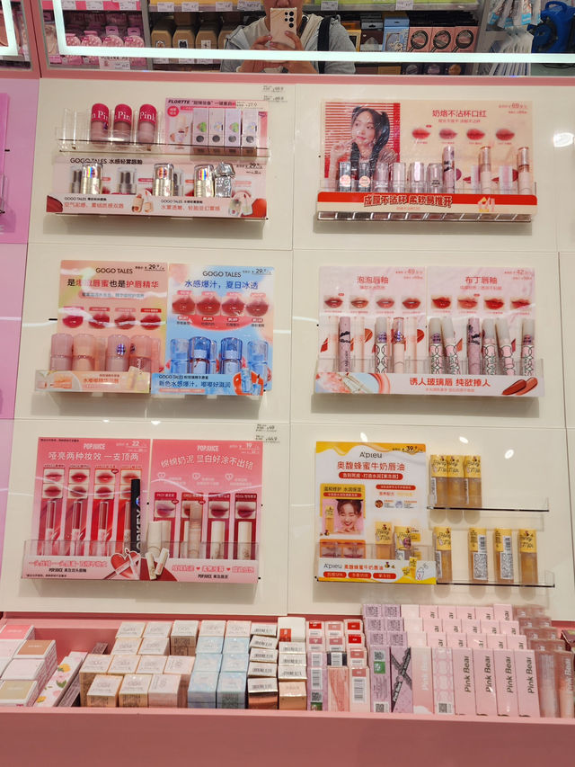 Wow Colour ร้านเครื่องสำอางค์ พส.จีน