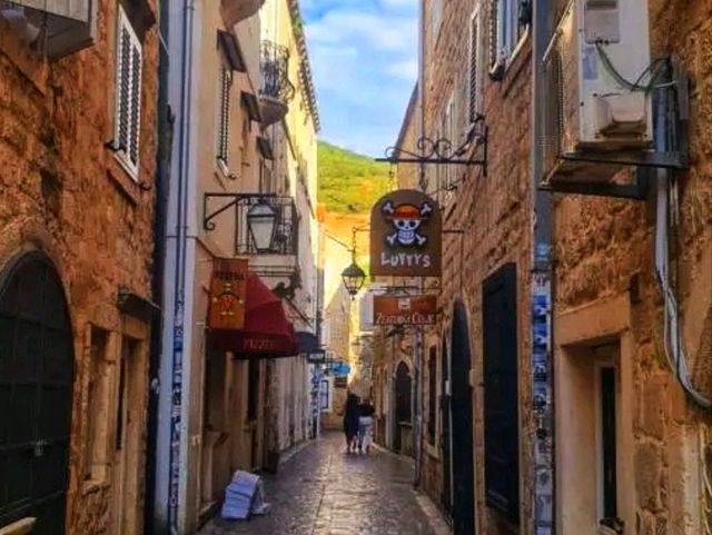 🏰🌊 Budva Old Town – Montenegro’s Historic Coastal Gem 🏰🌊 Budva Old Town – Montenegro’s Historic Coastal Gem