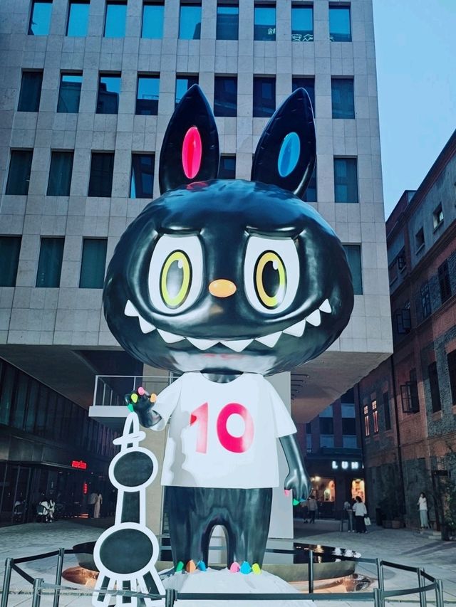 【上海•期間限定•無料✨】巨大Labubuと壁絵が可愛すぎる😊✨【2泊3日 上海北京女子旅】 【上海•期間限定•無料✨】巨大Labubuと壁絵が可愛すぎる😊✨【2泊3日 上海北京女子旅】