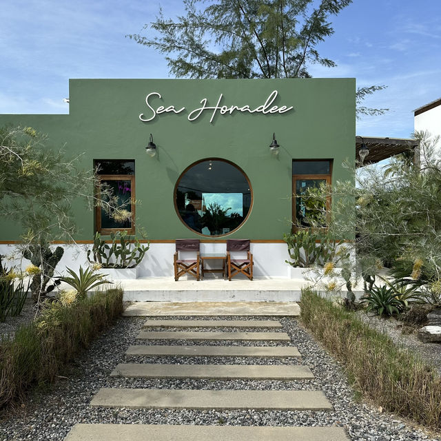 1. Sea Horadee (ซีห์ หรดี)