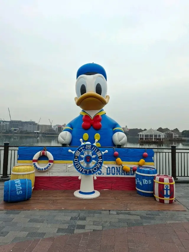 Disneytown Shanghai: Enjoy the Disney vibe without a ticket!