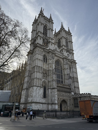  2026 London Easter Journal: Discovering the Beauty of Spring in an Ancient Soul.