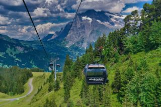 Epic Swiss Funicular Rides: The Ultimate Green Hill Climb Experience 🌄🚡