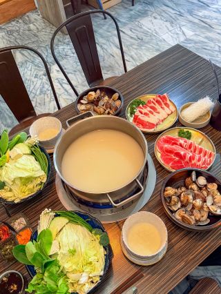 Taipei Eats | A Single Pot with About 80 Clams!