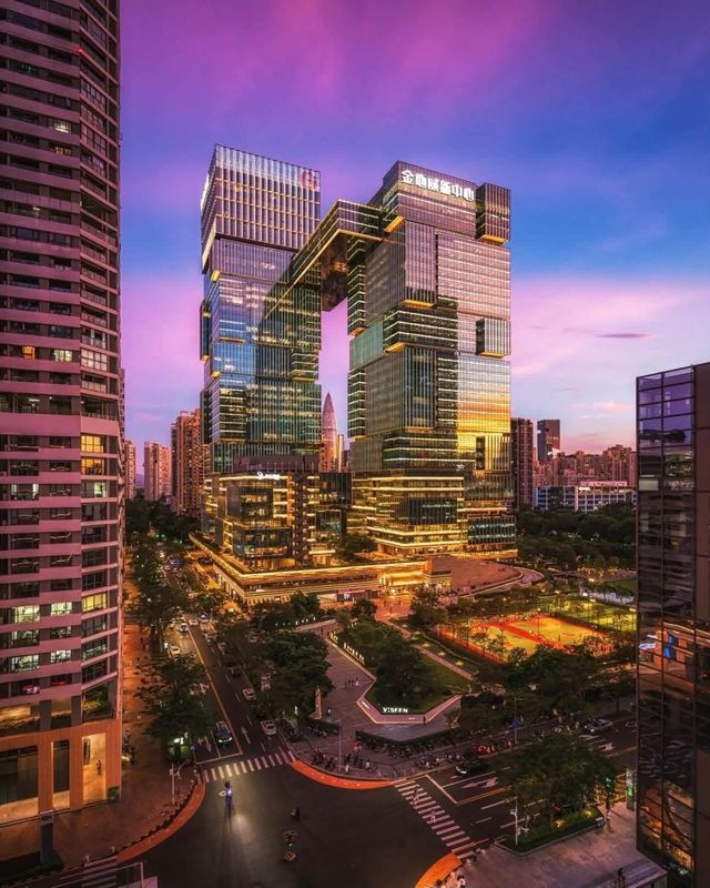 🏙️✨ SHENZHEN – THE CITY OF FUTURISTIC BUILDINGS THAT LOOK LIKE THEY BELONG IN THE FUTURE